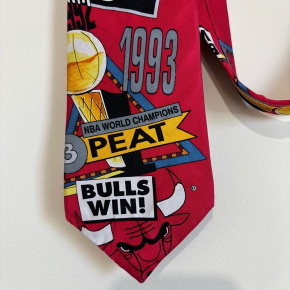 Rm Style Chicago Bulls NBA Red Silk Neck Tie 3 Peat Champions Vintage 1993 USA - Picture 14 of 14